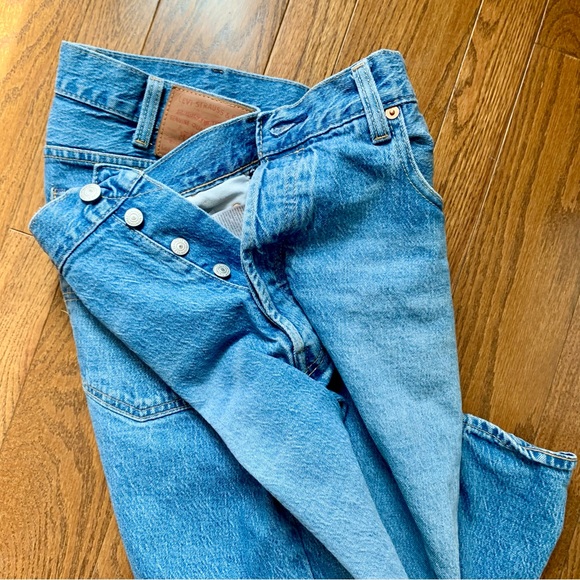 Levi 501 Purposely distressed (blank Red tab) - Picture 3 of 11